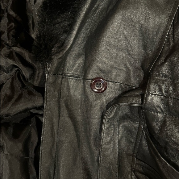 Vintage luxe black leather jacket with faux fur - Picture 9 of 10